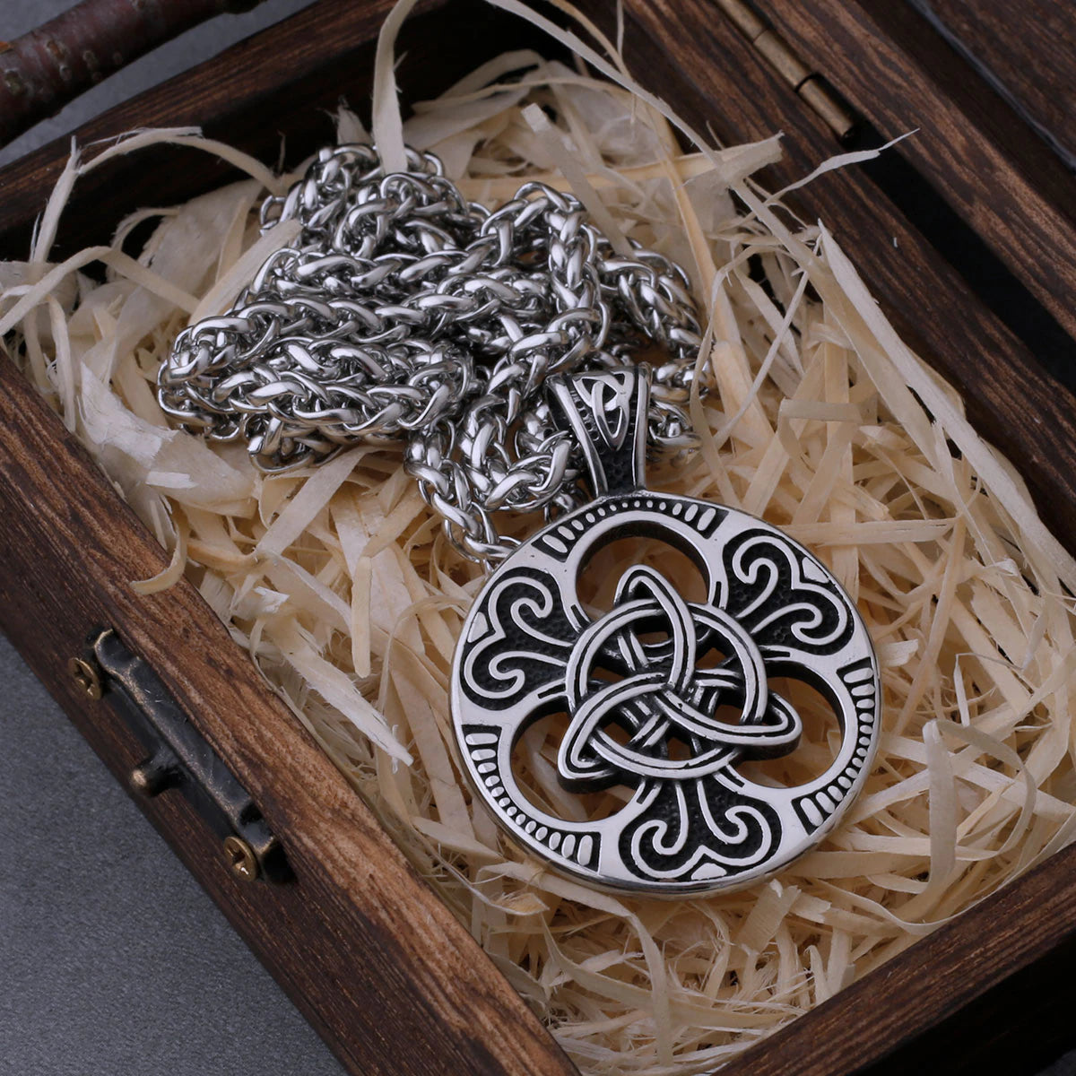 VP17 Viking celtic knot pendant