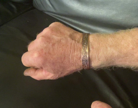 How to put on and remove your copper band band