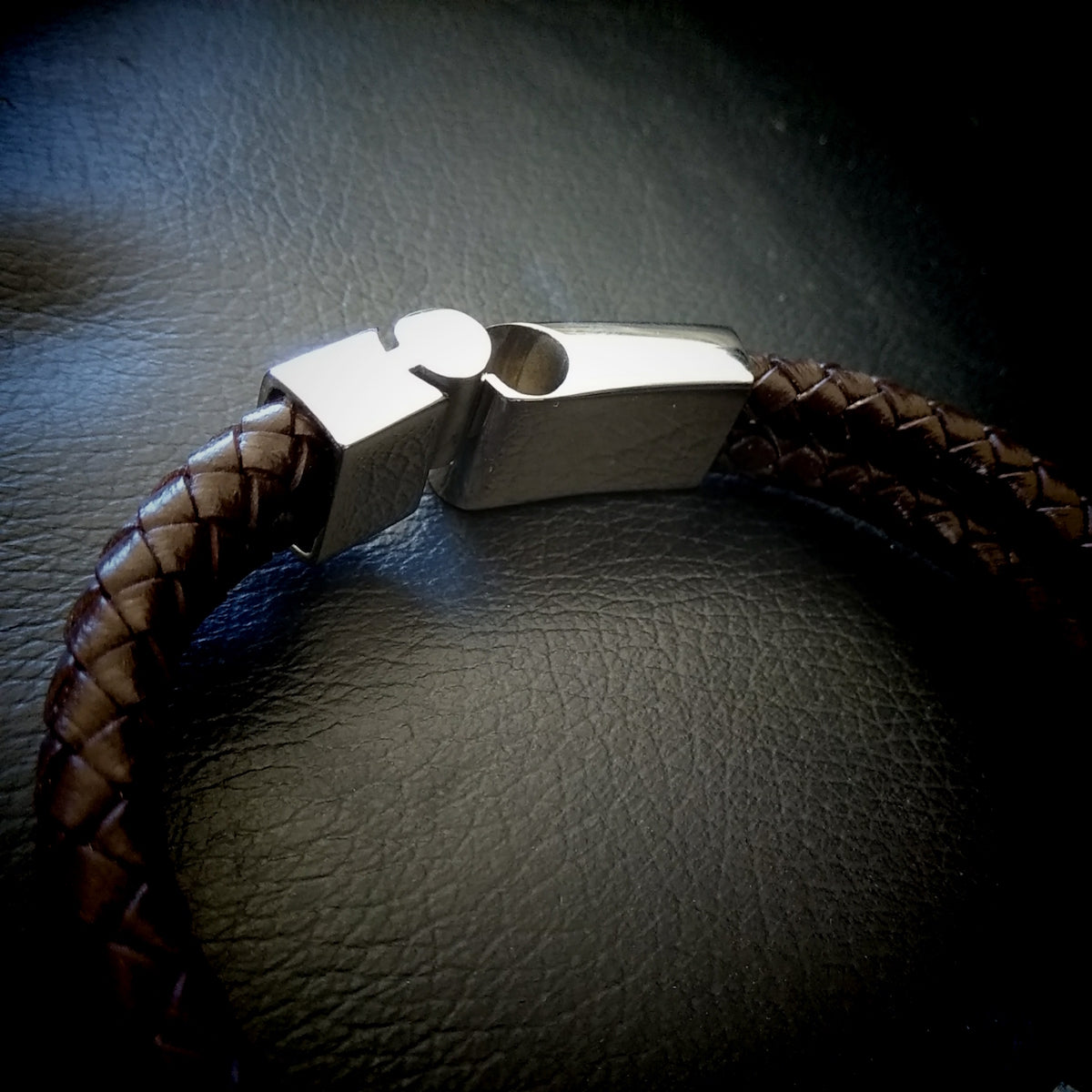 2122 Unisex Leather Band ‘Māori Weave’ (12mm)