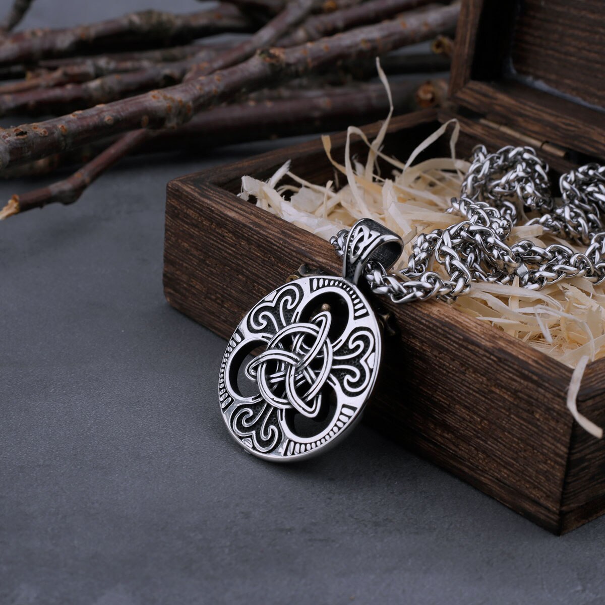 VP17 Viking celtic knot pendant