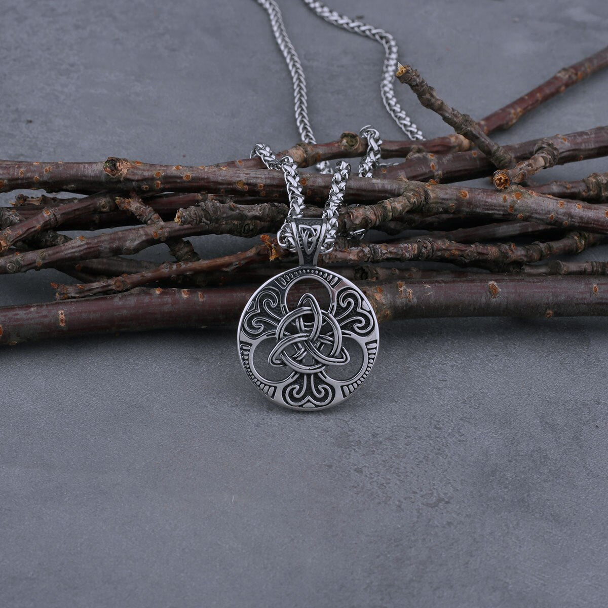 VP17 Viking celtic knot pendant