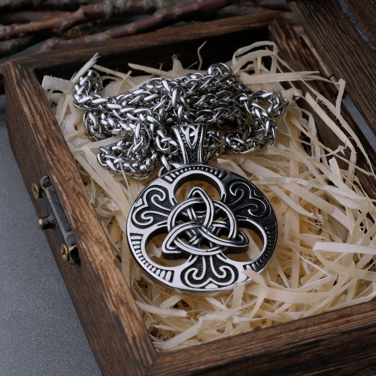 VP17 Viking celtic knot pendant