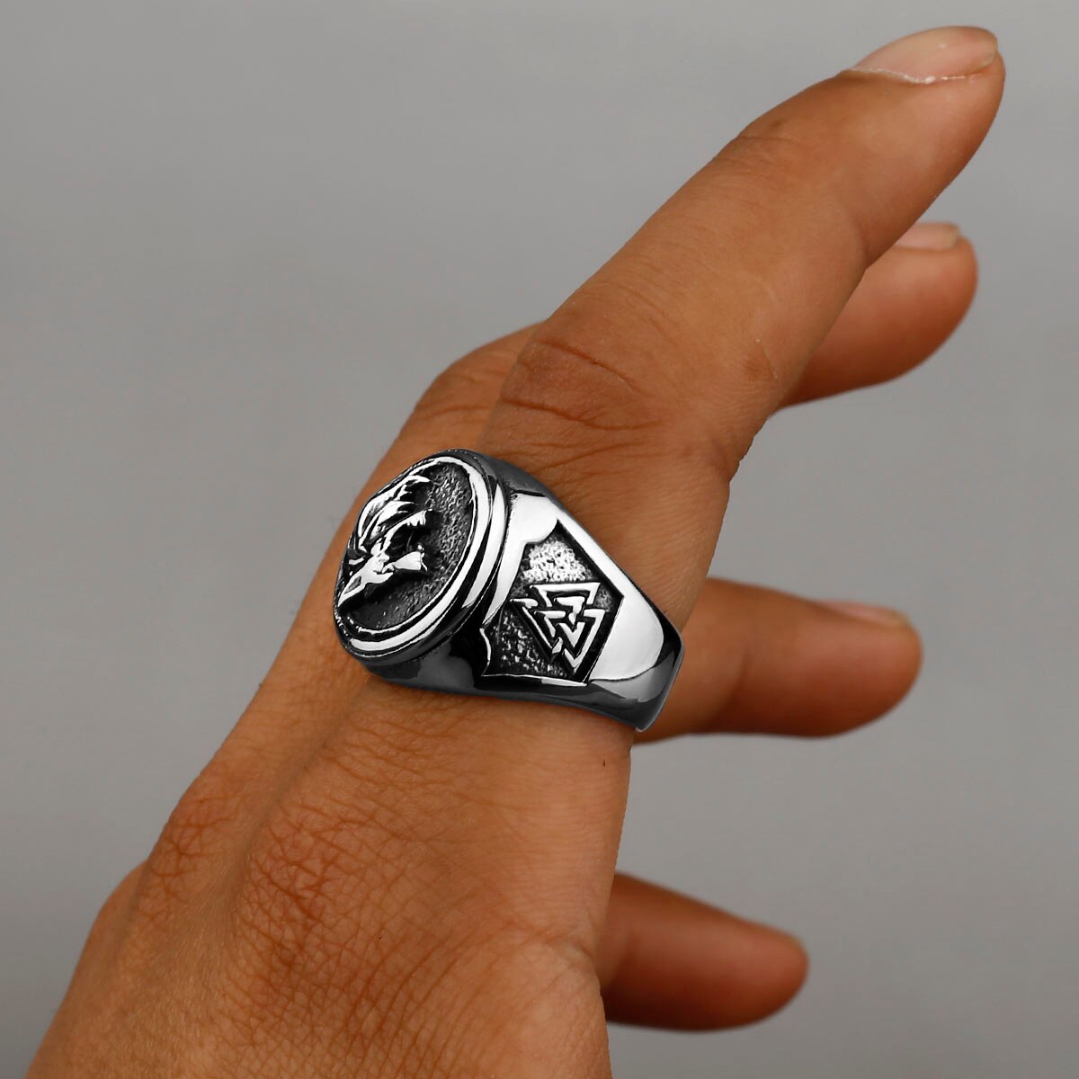 VR2 Wolf Geri and Freki viking ring