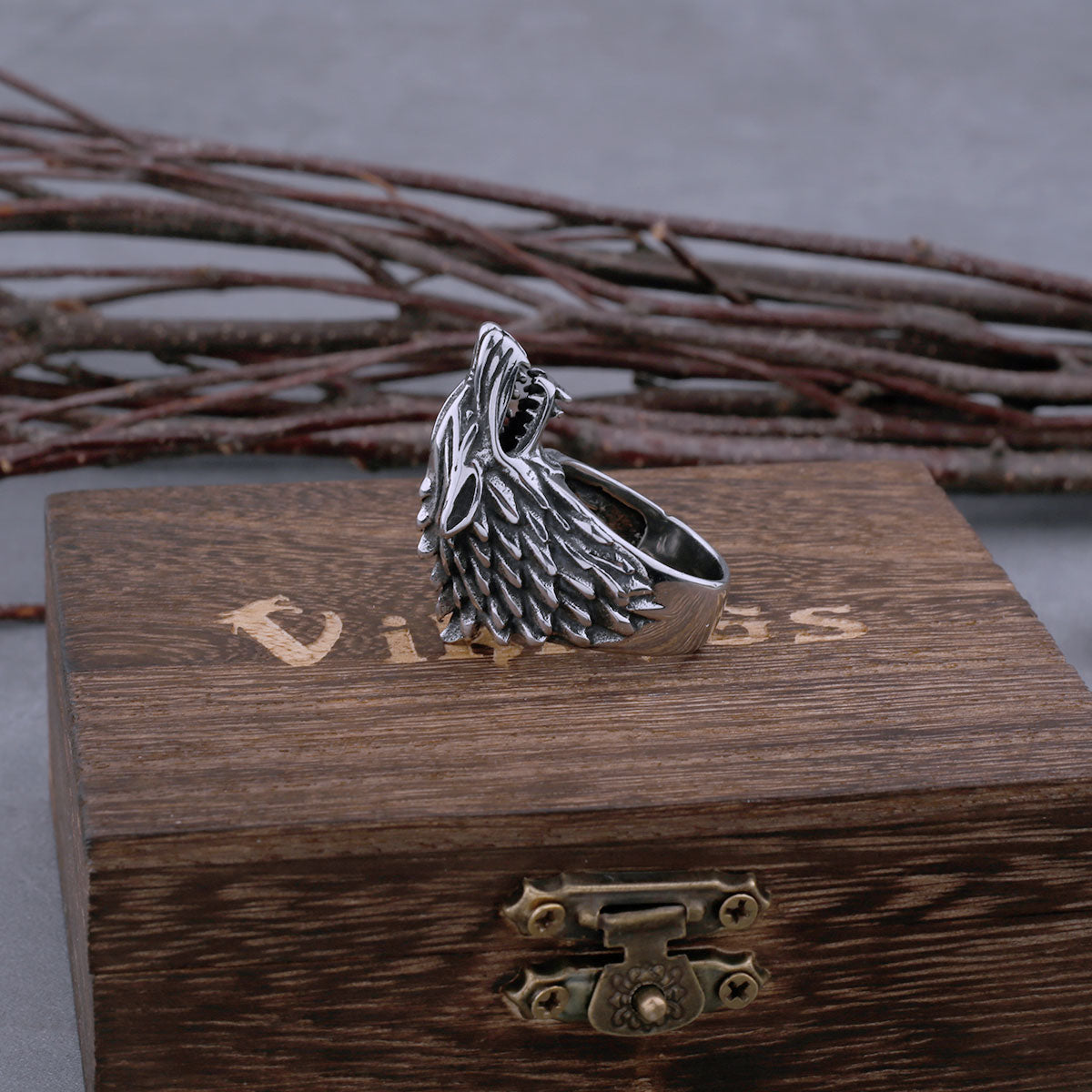 VR3 Wolf viking ring