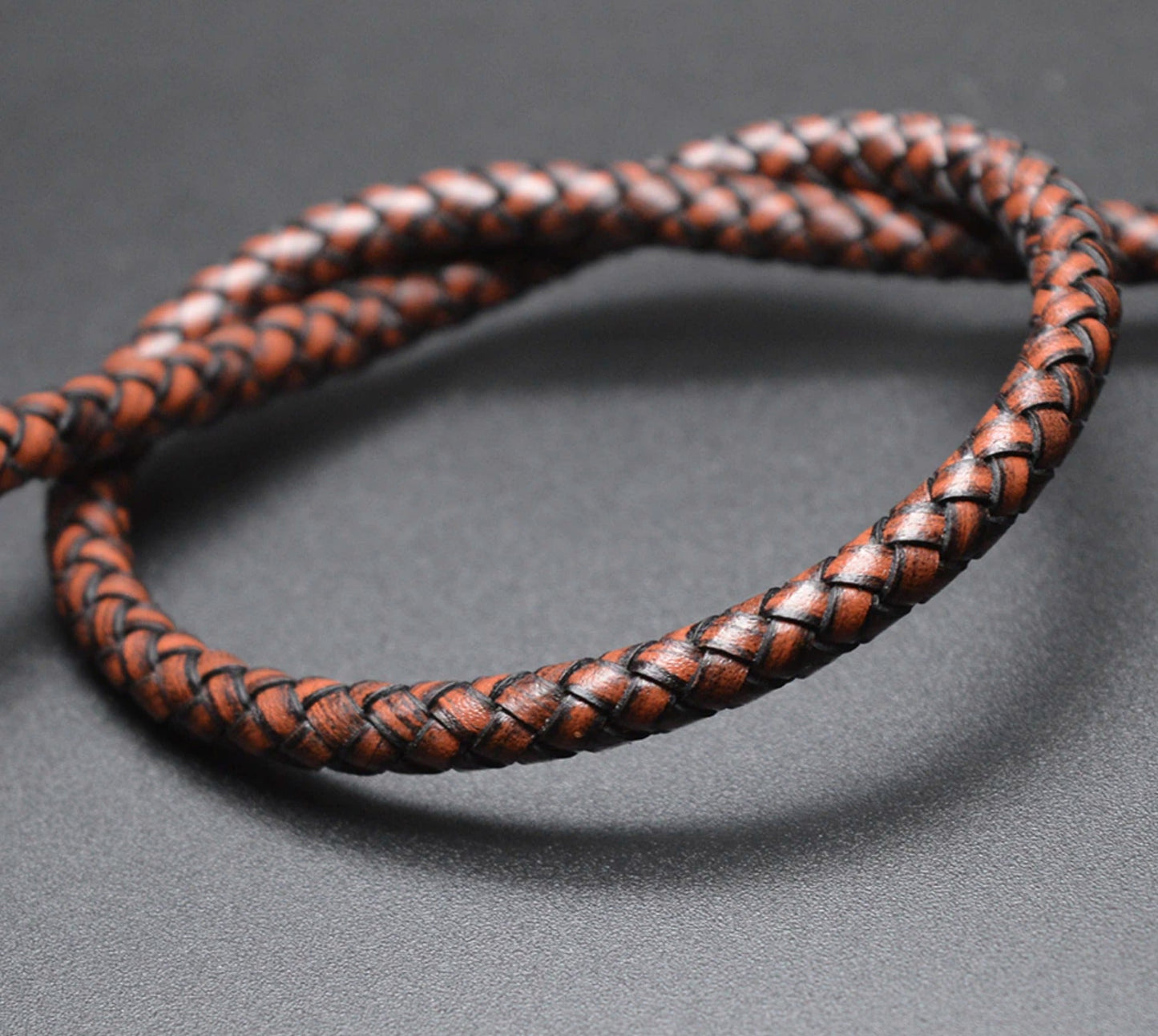 2011 Unisex Leather KORU Band (8mm)