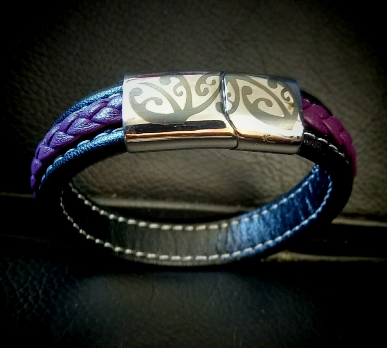 2100 NZ Magnetic Leather Band "Stingray Clasp"