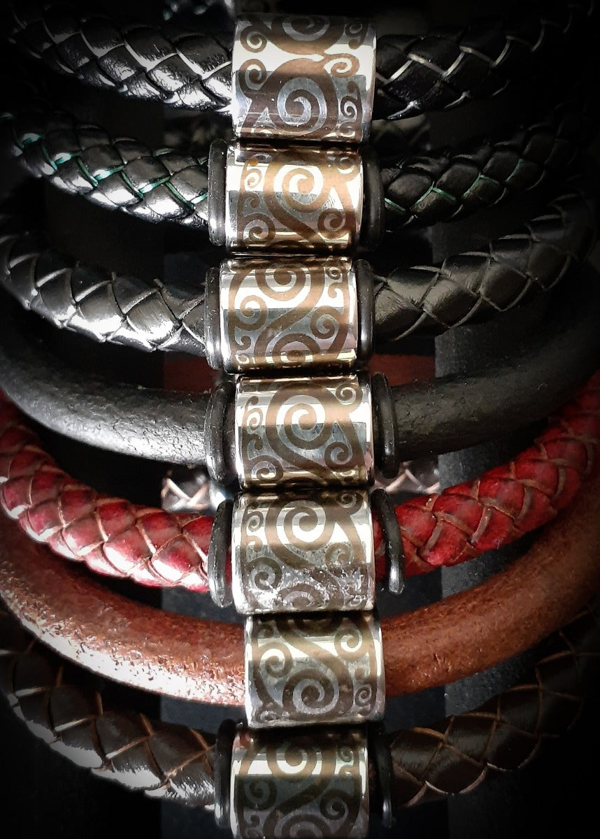 2004 NZ unisex leather bracelet ‘Māori knot’  (8mm)